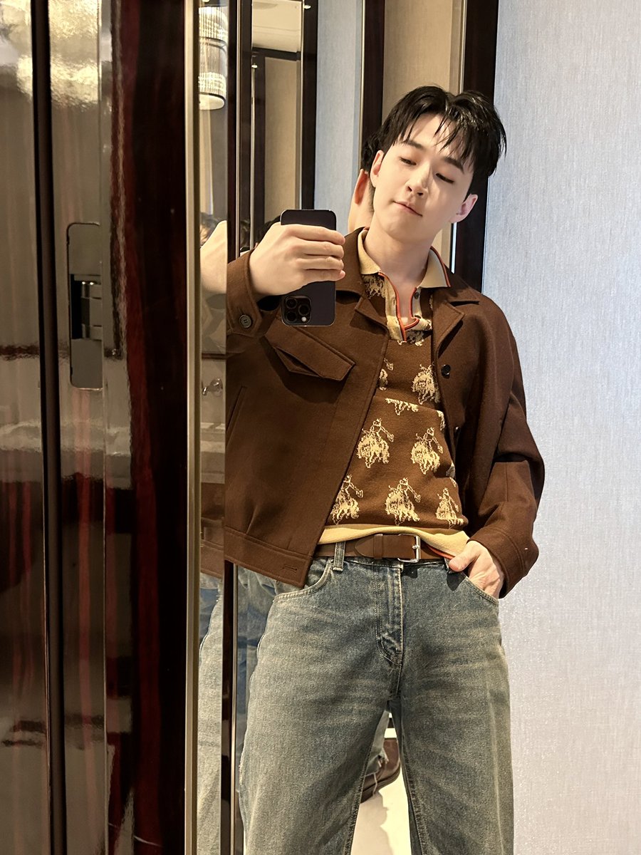 henrylau89's tweet photo. Thinking of covering some songs… would love to hear your suggestions!! https://t.co/6BEzCwVR3h