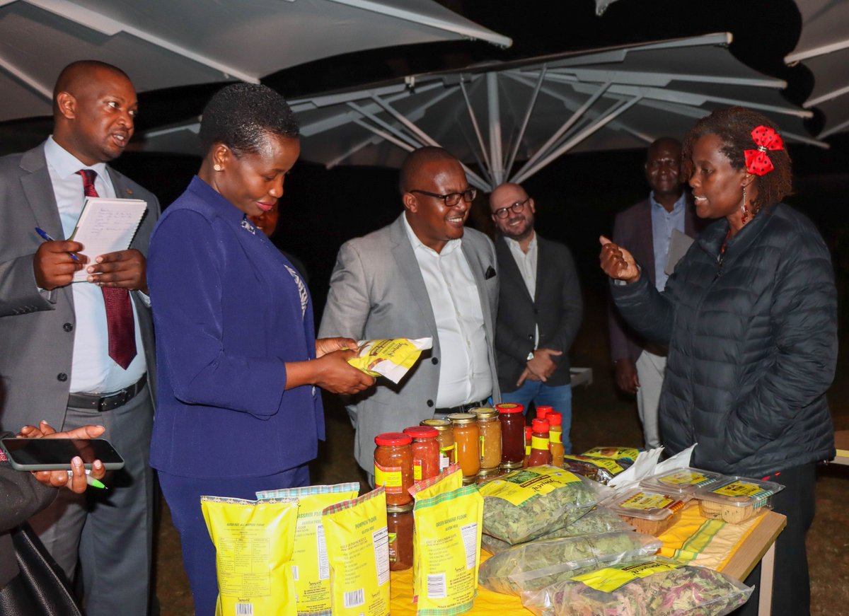 E4ImpactAfrica's tweet photo. 2/3 Hon. Mang'eni had an opportunity to meet some of the #E4Impact #entrepreneurs from different value chains ranging from  #fashion, #tech, #greeneconomy, #agricircularity and #renewableenergy. https://t.co/eSOrv7eF7s