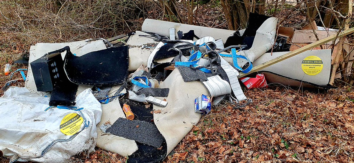 BucksFlyTipping's tweet photo. £40 ca$h paid to men who knocked her door in Feb'23... 🙄
Woman has paid £300 FPN - failed her householder duty of care (no carrier checks)
Waste from her #HighWycombe home found later dumped @ Old Dashwood Hill, Studley Green, Bucks - identifiable waste traced
#SCRAPflytipping https://t.co/1fNtfYbEIU