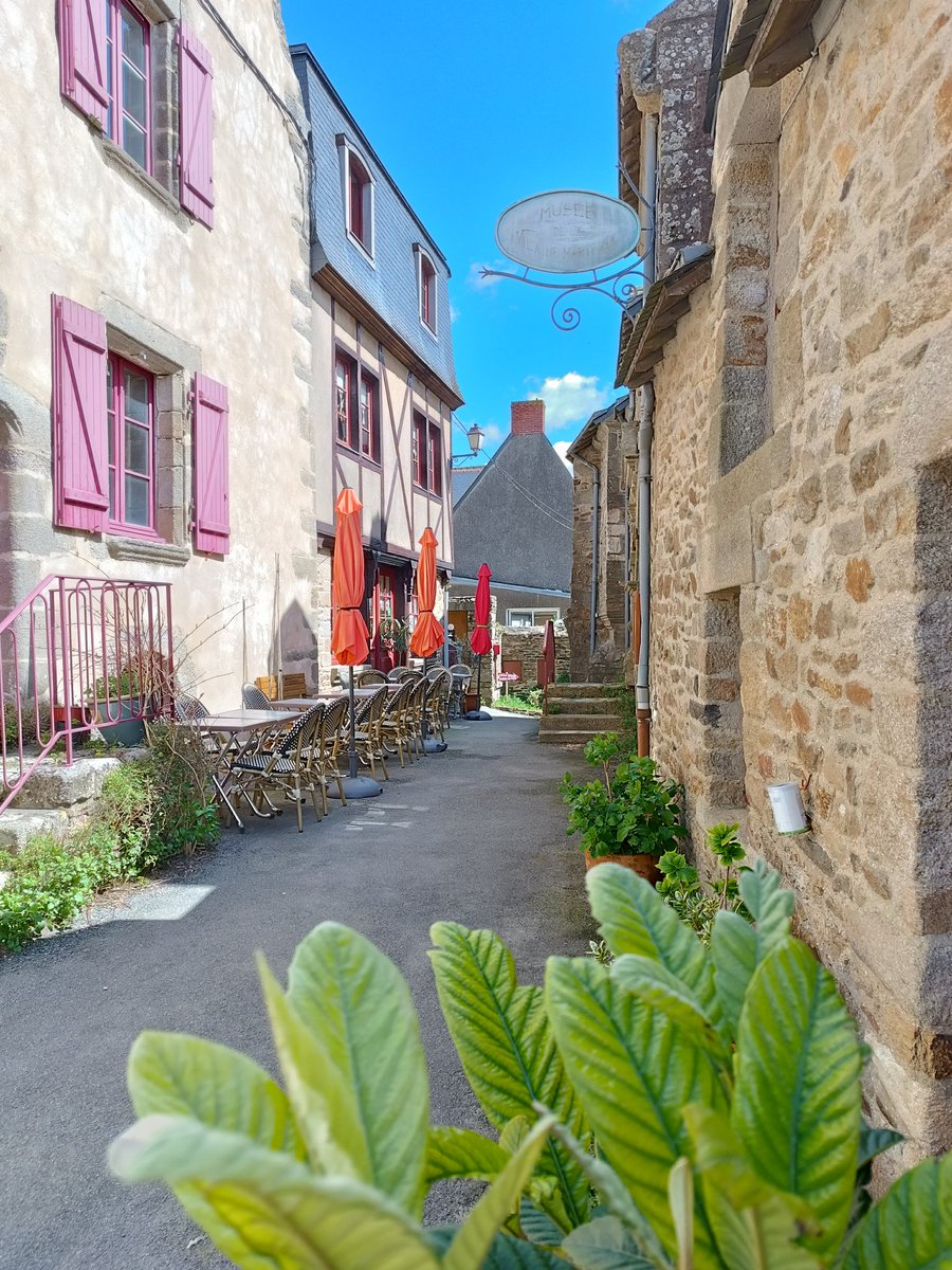 ptitesberniques's tweet photo. ☀️ Envie de vous sentir en vacances sans partir loin ? Sur le blog, je vous propose 3 balades à faire à moins d'une heure de Saint-Nazaire. Dépaysement garanti ! ⚓🌿
Avez-vous reconnu ces destinations ? Réponse sur le blog 😉
Par Géraldine @LesCarnetsdeGee
#balade https://t.co/HaE4BMyfou