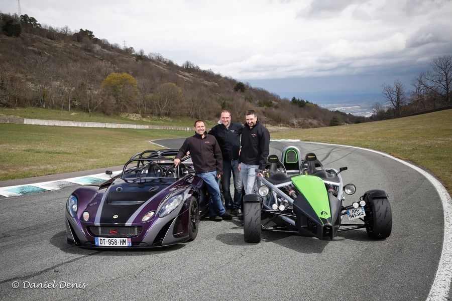 ClubLotusFrance's tweet photo. Match Lotus 2/Eleven vs Ariel Atom 300 à découvrir dans la revue Auto Rétro de Juin 2023 n°486, disponible ce jour en kiosque (crédit photos membres  clf et Daniel Denis) #ForTheDrivers #Mylotus #2Eleven #ArielAtom #AutoRétro #LVAEditions #Charade @lotuscars @ClubLotusFrance https://t.co/D7FBiQqvyT