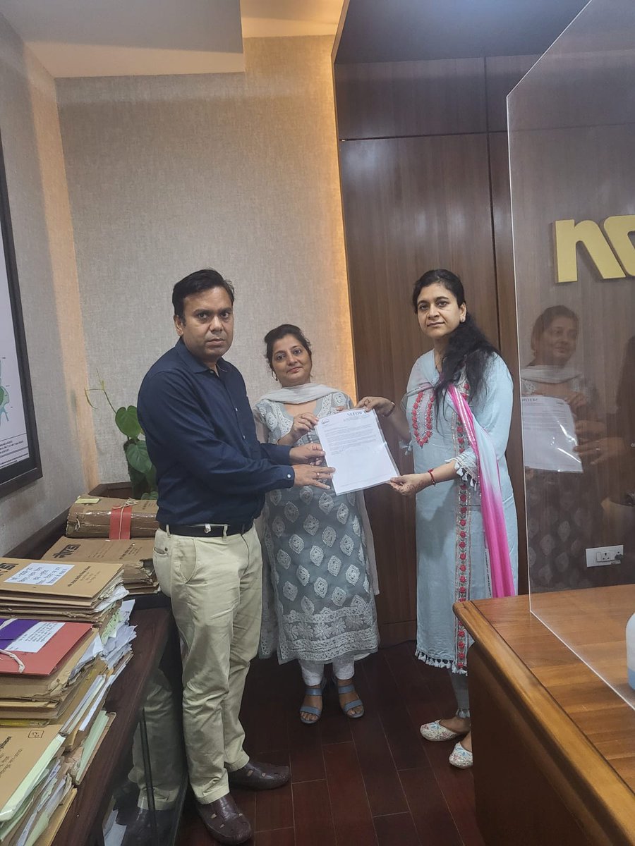 nefowaoffice's tweet image. बंद पड़े, अधूरे प्रोजेक्ट्स, रजिस्ट्री सहित अन्य समस्याओं के समाधान पर चर्चा हेतु प्राधिकरण सीईओ @rituias2003 जी के साथ नेफोवा प्रतिनिधिमंडल की सार्थक बैठक हुई।
@abhishek_nefowa @Rsuribhardwaj @Dinkar_Pandey  ने ग्रेटर नोएडा वेस्ट से संबंधित मुद्दों पर भी चर्चा की और महोदया से…