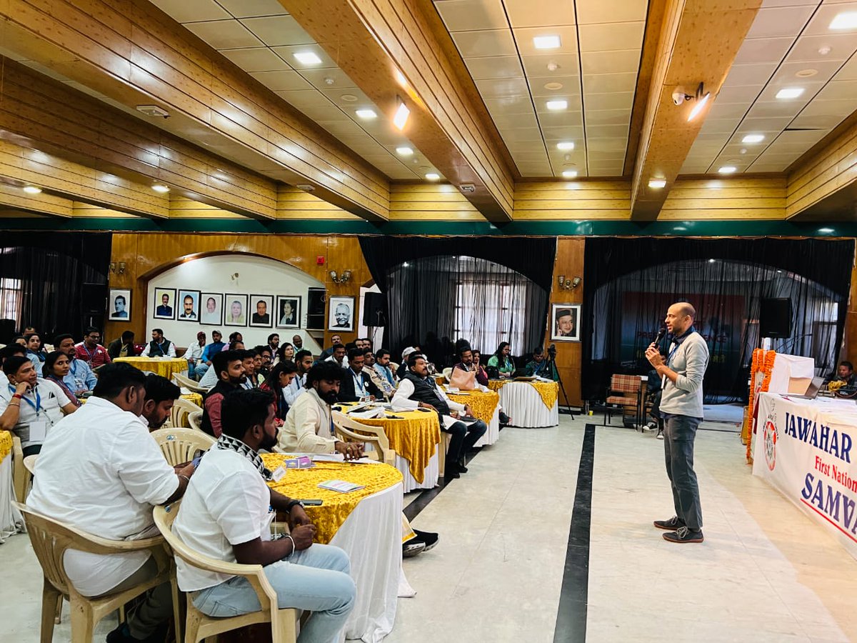 jbmbihar's tweet photo. . @JawaharBalManch द्वारा आयोजित दो दिवसीय प्रथम राष्ट्रीय संगोष्ठी '#संवाद' कार्यक्रम में @IYC  के राष्ट्रीय प्रभारी श्री @Allavaru जी ने पदाधिकारियों और कार्यकताओं को संबोधित किया। https://t.co/nskUoCZohF
