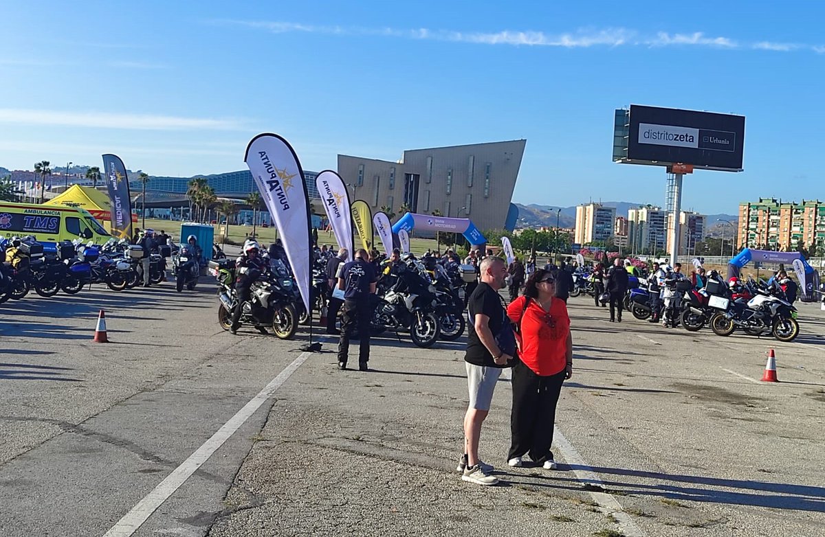 AlorenaDeMalaga's tweet photo. Ayer, las motos que participaron en #puntApunta de @bmwmotorradesp a su paso por la ciudad de #Málaga, repusieron energía tras su ruta con nuestra estupenda #aceitunaaloreña ¡gracias por vuestra acogida! #bmw #riders
Acción subvencionada por @diputacionMLG y @SaboraMalaga https://t.co/grVuh48UAl