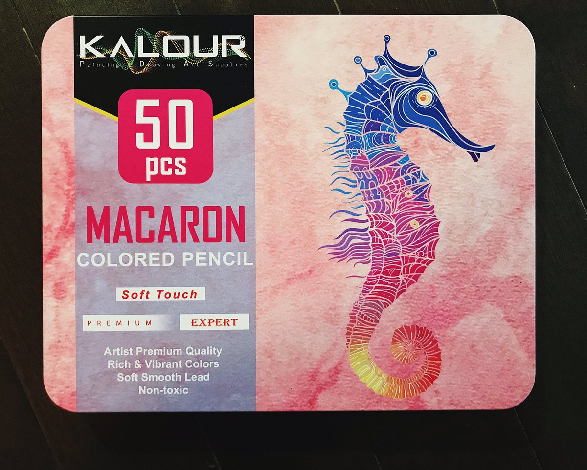 kanekoyoh's tweet photo. KALOUR 50pcs MACARON 色鉛筆
マカロンカラーの色鉛筆セット。50色で2,000円ちょい。色見本だけ塗ったけど、ワックス感(塗った後の反射)があるので「そういえば油性色鉛筆ってこういう感じだったな~」って思いました😌娘用なのでこれでOK🙆♀️
#色見本 #colorswatch #colorsample #colorchart https://t.co/s46KfXqaIq
