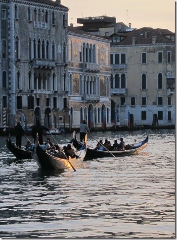 I have to confess, that despite several visits to Venice, I have never had a ride on a gondola other than the gondola traghetto to the Rialto market. #italy #venice #grandcanal #gondola #photography