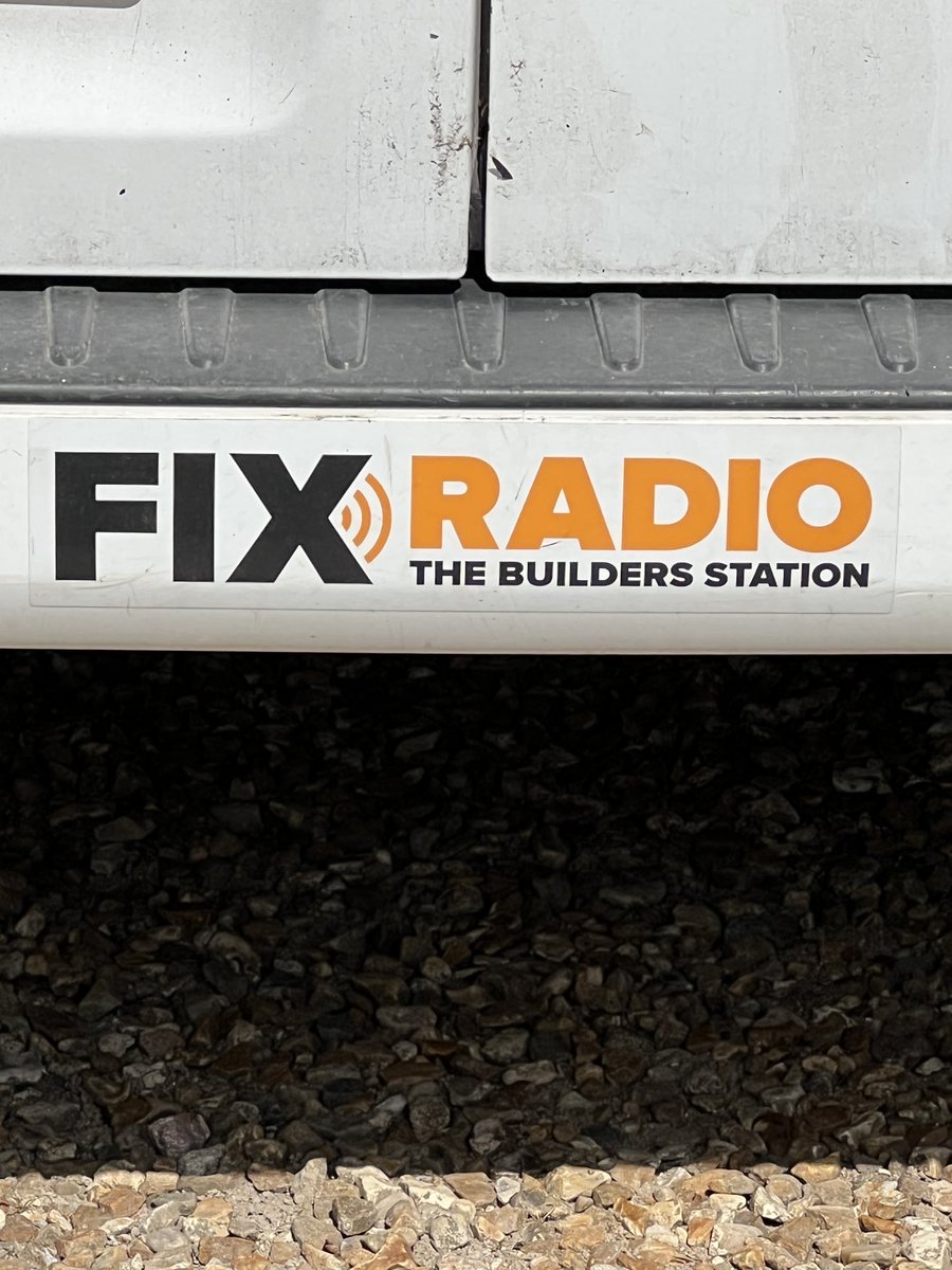 Happy Friday guys &amp; girls, The sun is out, The radio is tuned into your favourite Builders station that is Fix Radio, join Bradders &amp; I on The Plastering Show from 3pm to walk you into the weekend with top tunes and Chats, it’s what Fridays are for, 🕺🏿😂😉Xc