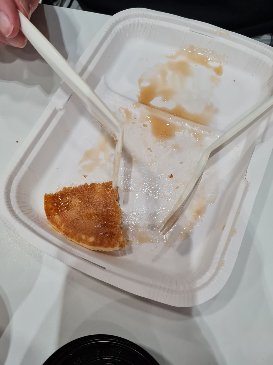 EvaChic4Eva's tweet photo. Dear @McDonaldsUK I'm all for saving the planet however I feel you might be better off making the knives and forks from the same material as the pancakes then they'd at least be as strong, not softer than them! https://t.co/RiUu7VG7p8