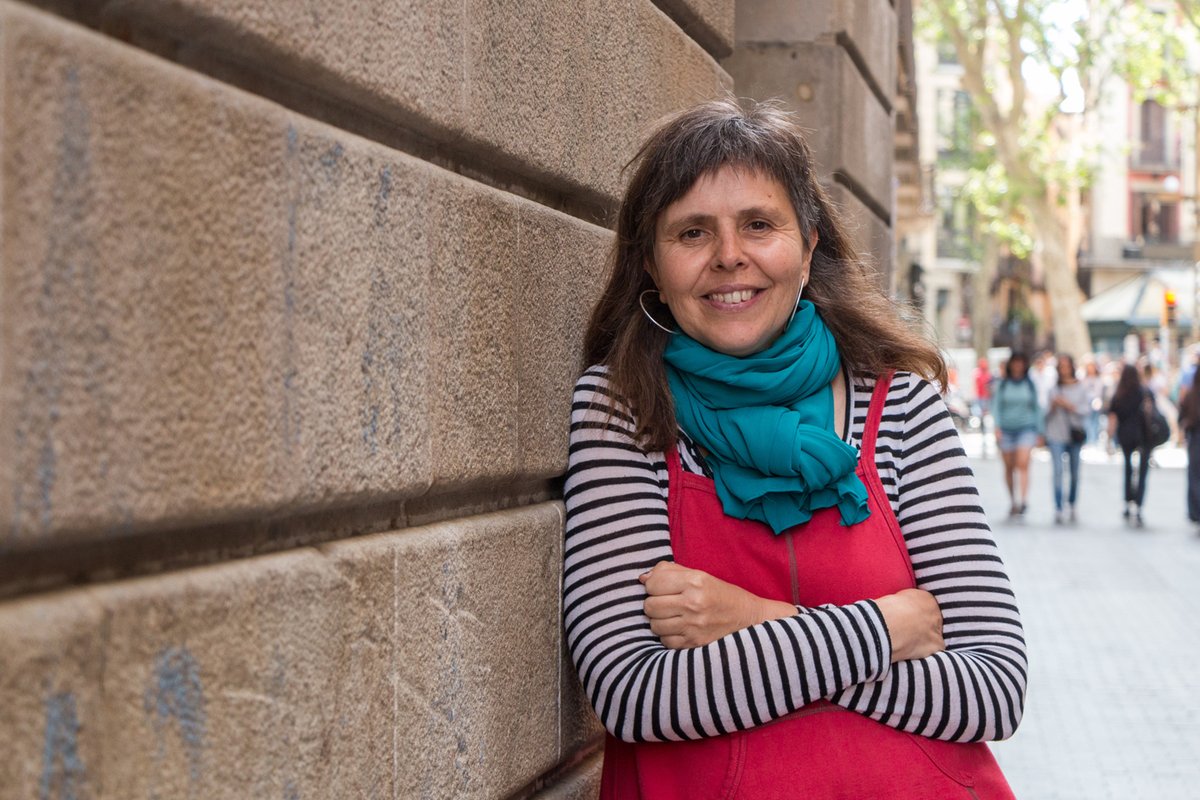 La <a href="/GemmaCasamajo/">Gemma Casamajó Solé</a> és poeta-profunda-precisa i l'<a href="/Alba_gig/">Alba Gómez i Gabriel</a> és periodista-pura-passió.
🤩Juntes ens regalen aquesta meravella d'entrevista que és una invitació a les cases de 'Domèstica maragda', el darrer poemari de la Gemma (<a href="/Quaderns_Crema/">Quaderns Crema</a>)

<a href="/La_Directa/">Directa</a>

 directa.cat/la-poesia-viu-…