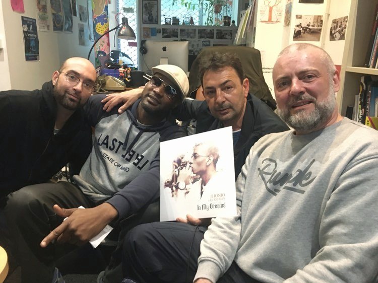 DjKefranLaMeute's tweet photo. Merci à Laurent aka Dj LC pour le soutien !!🙏🙏🙏
#Thonio #DjKefran #MarcBishop #inmydreams #rap #Soul #hiphop #Buffalo #USA #Paris #France #vinylrecords #vinylcollection #vinyladdict #MusicalArkRecordz #EP #Amadi #FonkyMyossa #DjLC #LégitimeProcessus https://t.co/QlQTNmKbwt