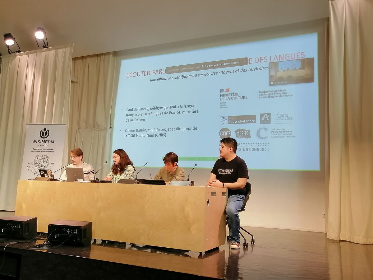 nonhouegnon's tweet image. La 1ère table ronde du #ContribuLing 2023 modérée par @A_Tsioh avec
-Lucie de @languesFR qui présente le projet @EcouterP,  le laboratoire mobile des langues de #France,
-Alice Millour pour The game of Lost words, jeu d&apos;apprentissage
- et Antoine de @Wikimedia_Fr

#MaLangueCompte