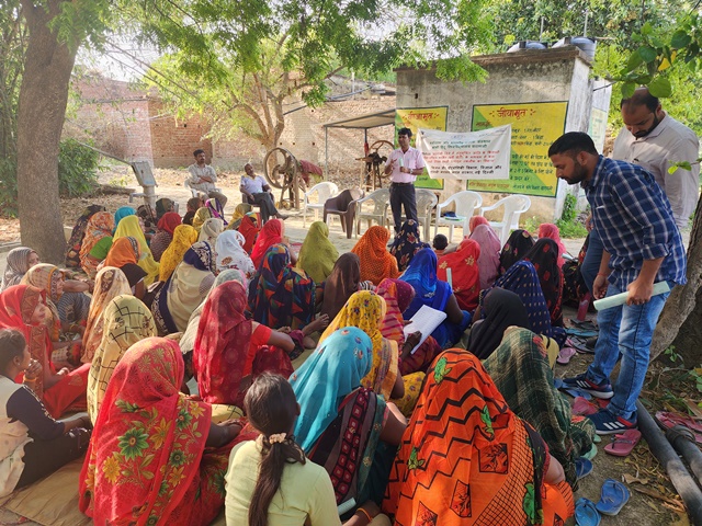 bhupro's tweet photo. #SocialOutreach 
An awareness &amp; training program for women farmers by #BHU researchers at Sevapuri Block in Varanasi. The program under the STI-HUB of @IndiaDST, aims at enabling women farmers to produce biofertilizers for use in organic vegetable production. 

@VCofficeBHU https://t.co/XVK8QLW05O