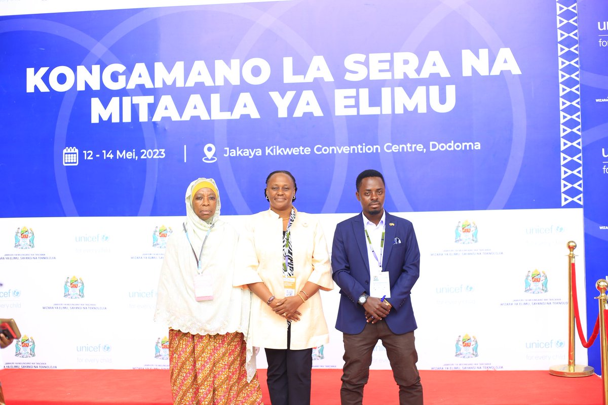 📍Dodoma

Leo Mei 12, 2023 Waziri Mkuu Kivuli (katikati) Ndg. <a href="/SemuDorothy/">Dorothy Semu</a>, akiwa katika Kongomano la Kitaifa la Sera na Mitaala ya Elimu, ameambatana na Waziri Kivuli wa Elimu, Ndg. <a href="/rizikishahari/">Riziki S. Mngwali</a> (Kushoto) na Mkuu wa Utafiti wa @barazakivuli ACT Wazalendo, Ndg <a href="/Mshengahussein/">Cde. Mshenga.</a>.