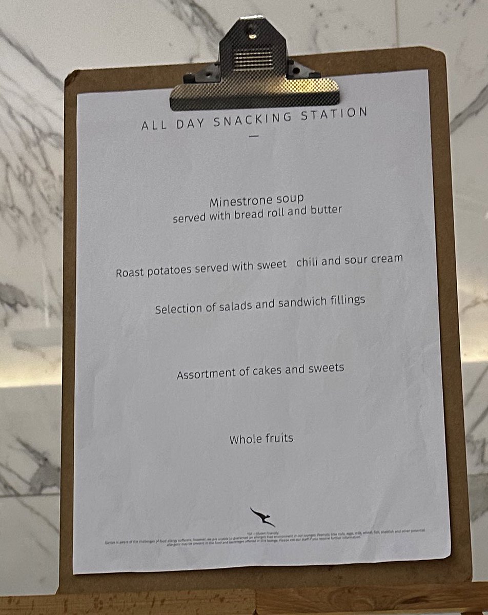 SANTOS133's tweet photo. The wonderful dinner menu at #qantasloungesydney @Qantas seriously guys, minestrone soup made from canned beans and tomato.. is tat wat u have for dinner 🥘.. pls dnt even feed tis to your enemies.. simply the smell 👃 #newqantasceo #yuck https://t.co/Kd9LkBRmyp