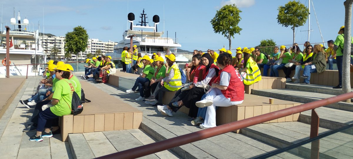 EnrCasanova's tweet photo. Avui jornada de voluntariat amb @ajeivissa. Des de la @psociosanitaria acompanyem als residents de la tercera edat a l'Eivissa Medieval.
#femplataforma https://t.co/any3Bxd6au