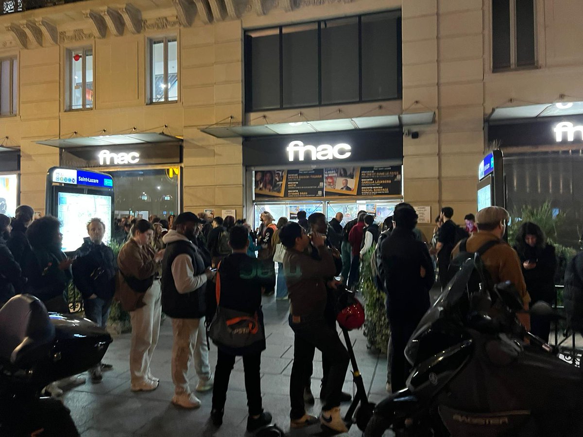 GroupeFnacDarty's tweet photo. Retour en images sur la soirée organisée à la @Fnac Saint-Lazare à l'occasion de la sortie du jeu #Zelda #TearsOfTheKingdom 🗡️

Une des plus grandes sorties #Gaming de l'année très attendue de nos clients et adossée à un dispositif spécial 🎮 https://t.co/WnnS5ANJQj