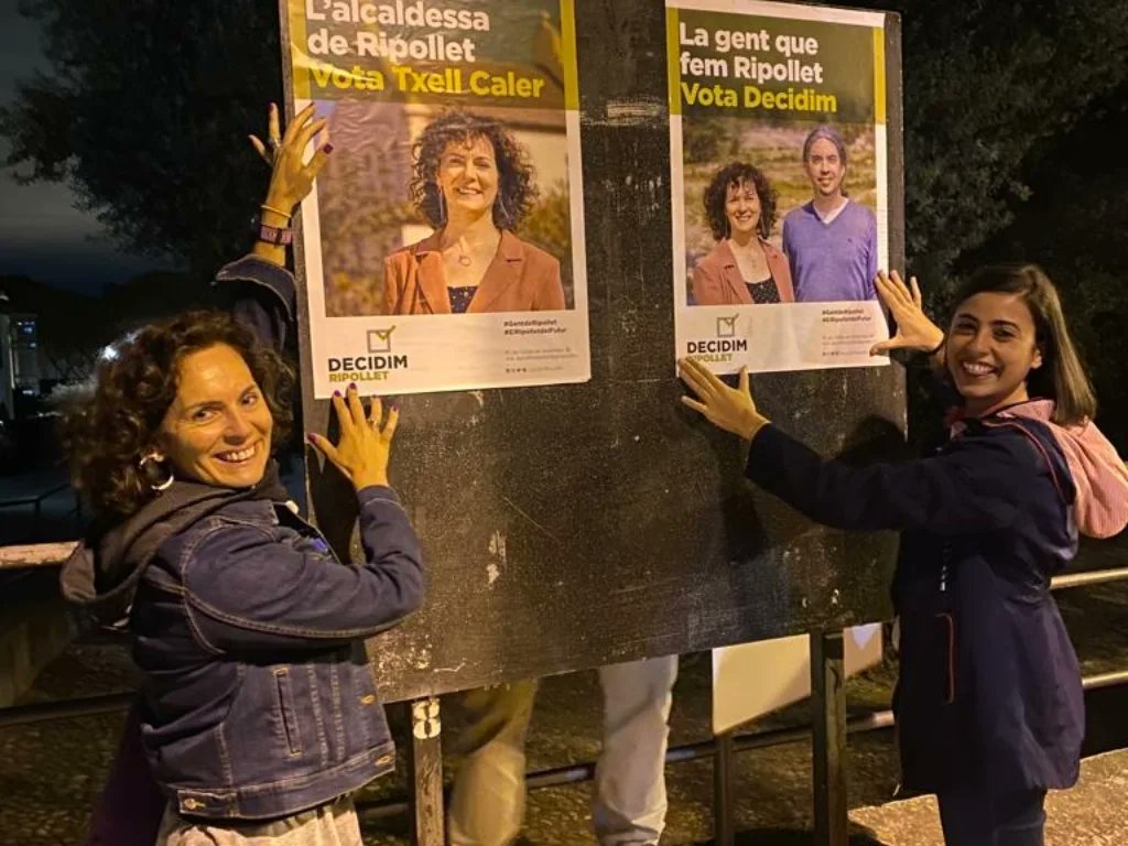 DecidimRipollet's tweet photo. 📢 Comencem la campanya com ens agrada: totes juntes i al carrer!!!  💜

Cal seguir construint #ElRipolletDelFutur que ens fa sentir orgullosos i orgulloses.

Amb tu, fem la @MeritxellCalerV la primera alcaldessa de Ripollet!

#ripollet #OrgullRipo #ripo https://t.co/fopaiimE9d