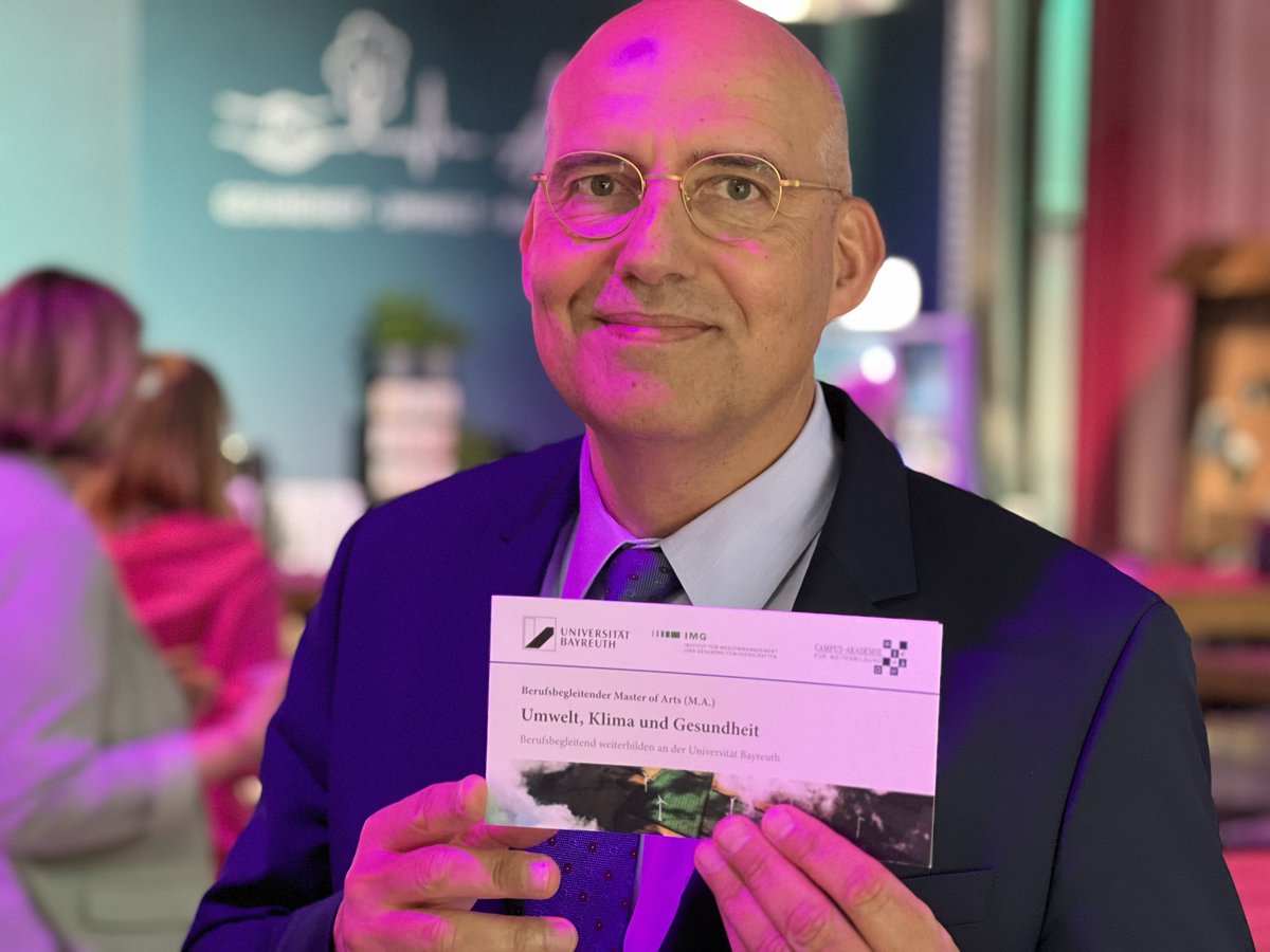 BaoBuero's tweet photo. #WeACTCon, Prof. Nagel, #Weiterbildungsangebot: Umwelt und Klimaveränderung wirken sich bereits deutlich auf unsere Patient:innen auf. Verantwortung übernehmen! Damit die neuen Herausforderungen in der Versorgung rasch Beachtung finden, bietet @unibt Mediziner:innen …🤗 https://t.co/K9PWzbyVyT
