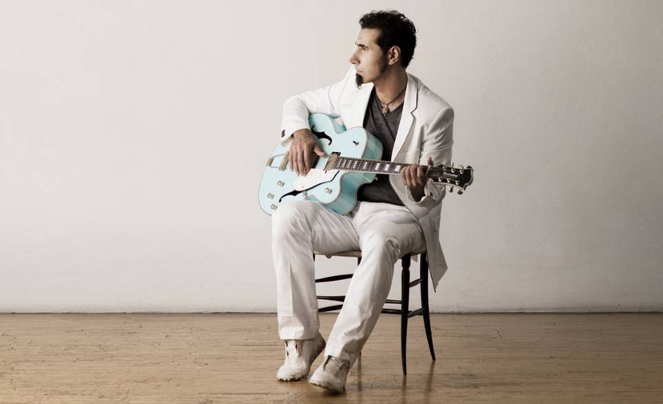 Famous Singers Who Are Surprisingly Good At Guitar