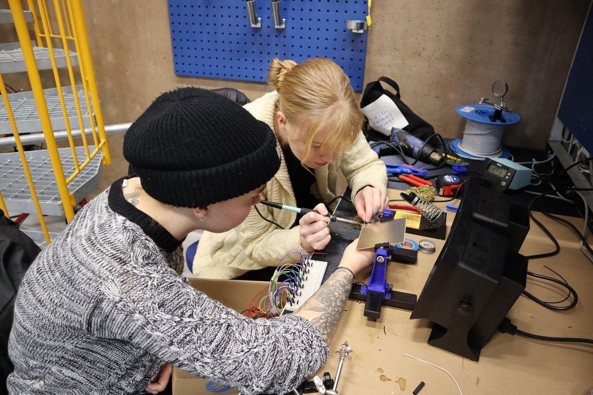 💥Vaikka hanke päättyy <a href="/metropolia/">Metropolia</a> Myyrmäen kampuksen Garaget kutsuvat opiskelijat ja yritykset tekemään yhteistyötä.
💥 Robo Garage keskittyy robotiikkaan sekä tätä tukevaan Digital Twin –teknologiaan.
💥 Tervetuloa
#robotiikka #mobiilirobotiikka #kobotti
bigflash.metropolia.fi/garage/