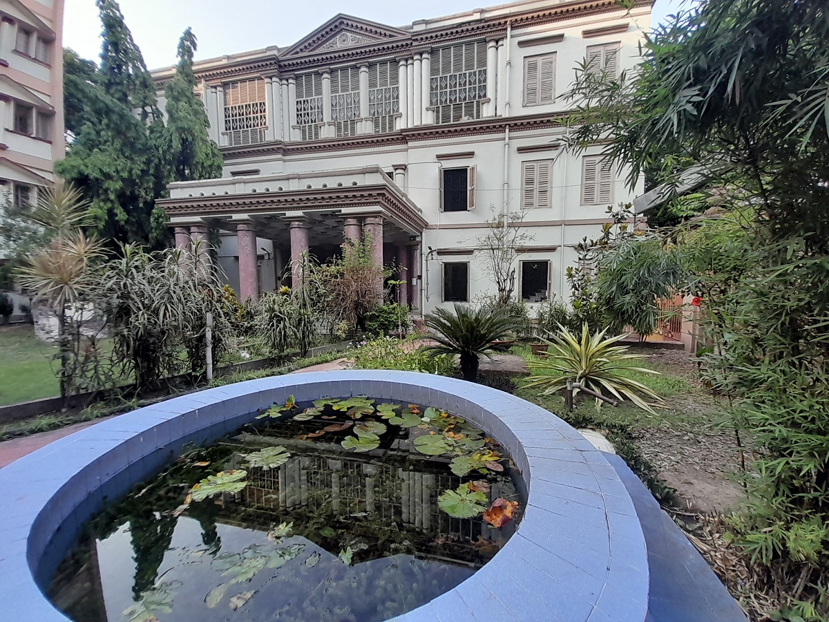 Hiddenheritage's tweet photo. In #Kolkata, several museums dedicated to individual personalities are housed in their own family mansions. Sharing pics from that of Raja #Rammohun Roy. Regardless of one’s view of the #Brahmo Samaj, the museum is worth a visit, though I confess to liking the building more. https://t.co/5sVXakr8hk