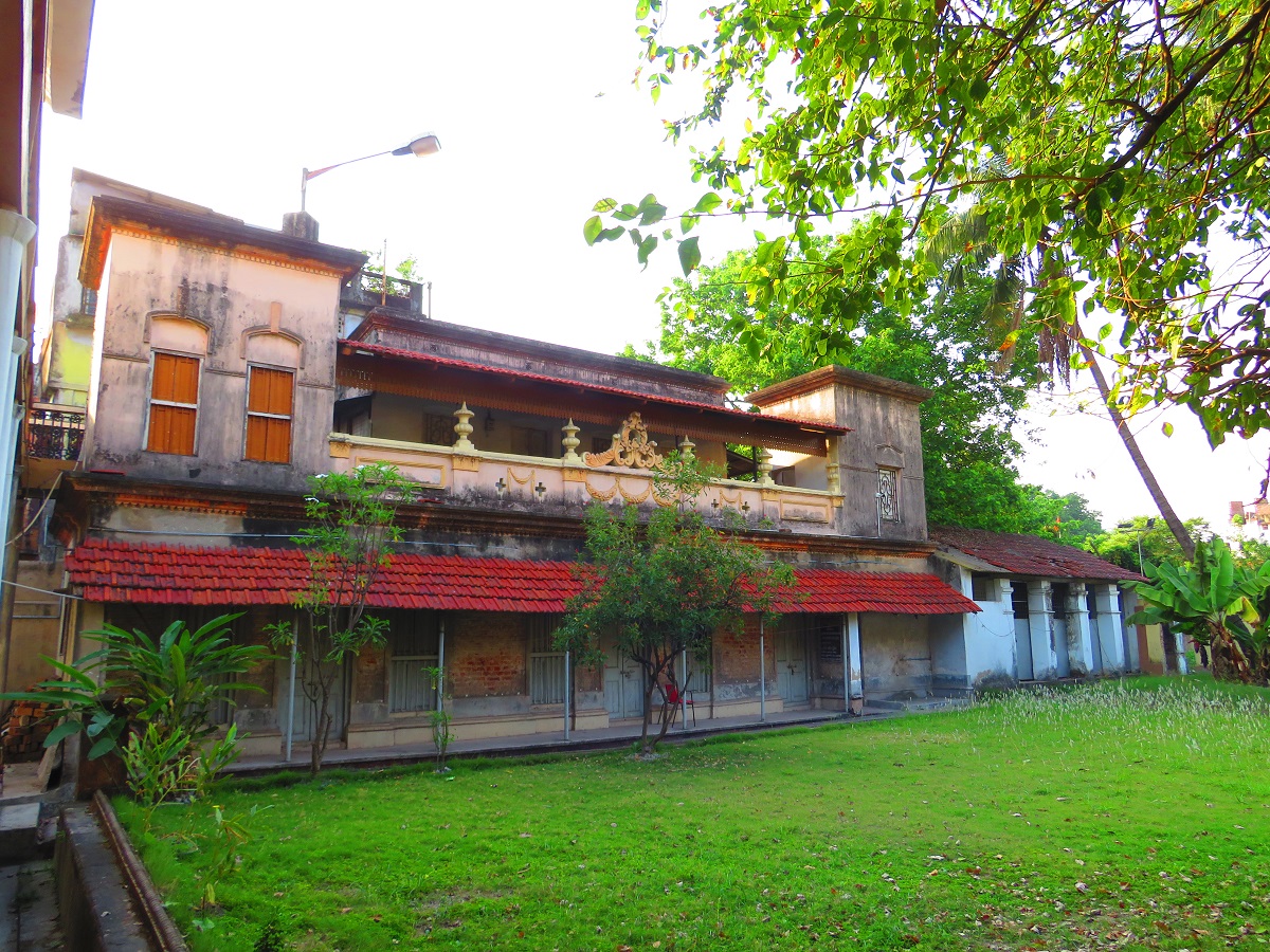 Hiddenheritage's tweet photo. In #Kolkata, several museums dedicated to individual personalities are housed in their own family mansions. Sharing pics from that of Raja #Rammohun Roy. Regardless of one’s view of the #Brahmo Samaj, the museum is worth a visit, though I confess to liking the building more. https://t.co/5sVXakr8hk