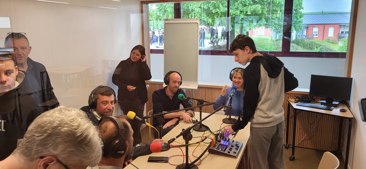 ChSanchez1's tweet photo. Découverte active au collège de Montmédy https://t.co/25r8vGgrI1