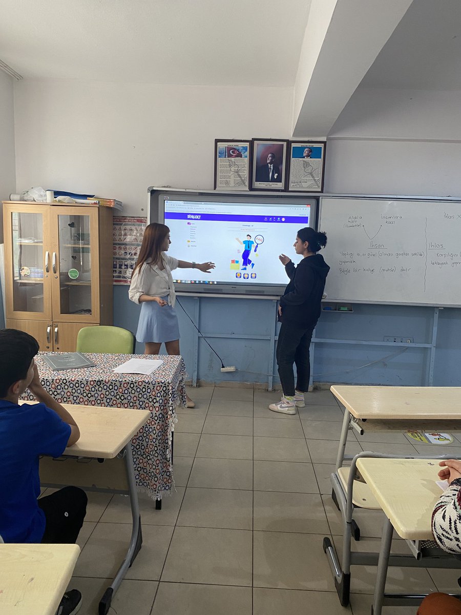 Bakanlığımızca her yaş ve seviyedeki kullanıcıların İngilizce öğrenme süreçlerini eğlenceli bir şekilde kolaylaştırmak için seçkin dil uzmanları tarafından Diyalekt Web ve Mobil Uygulaması okulumuzda tanıtıldı. <a href="/SavurMem/">Savur İlçe Milli Eğitim Müdürlüğü</a>  <a href="/mardinilmem/">Mardin İl Millî Eğitim Müdürlüğü</a> <a href="/abdurrahimdmr47/">Abdurrahim DEMİR</a>