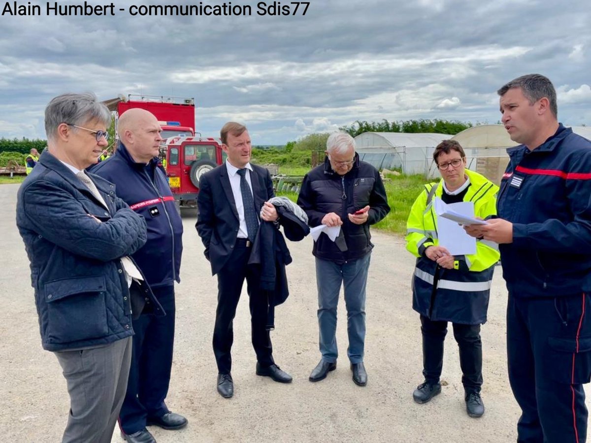 Sdis77's tweet photo. Dans le cadre de la formation de maintien des acquis des sapeurs-pompiers du #Sdis77 sur la formation #Feux De Forêts. 
La saison estivale en approche ▶️ risque accru des feux de forêts. Les #SapeursPompiers sont en formation de maintien des acquis sur ce type d'interventions🌳🔥 https://t.co/TxwIxlEE5i