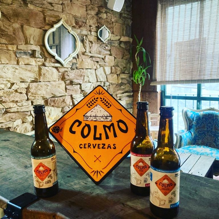 cervezascolmo's tweet photo. Hoy queremos hablar de un lugar muy especial en Ponferrada, @coherenciaecobar , un espacio donde todo el mundo tiene cabida, una apuesta por la cultura y la actualidad.

Un lugar donde apuestan fuertemente por las cervezas artesanas locales 🍻🌾🧡👏
¡Ven y prueba @cervezascolmo ! https://t.co/mKL6WNMdI5