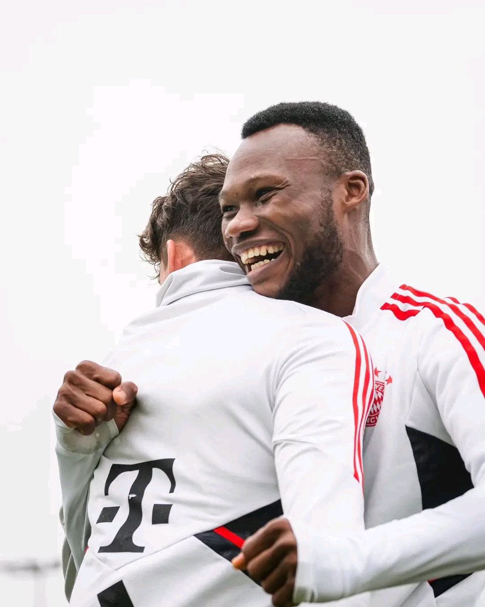 supras_mag's tweet photo. ▶️ Allemagne ⭐
La réserve du Bayern Munich et Désiré Azankpo 🇧🇯 jouent Hankofen-Hailing ce soir à partir de 18:00 en ouverture de la 36e journée de la Regionalliga allemande.
Avec cette rencontre, le Bayern Munich II est 3e avec 62 points.
#SuprasMag | #Bayern | #Azankpo https://t.co/JsykRgVHCI