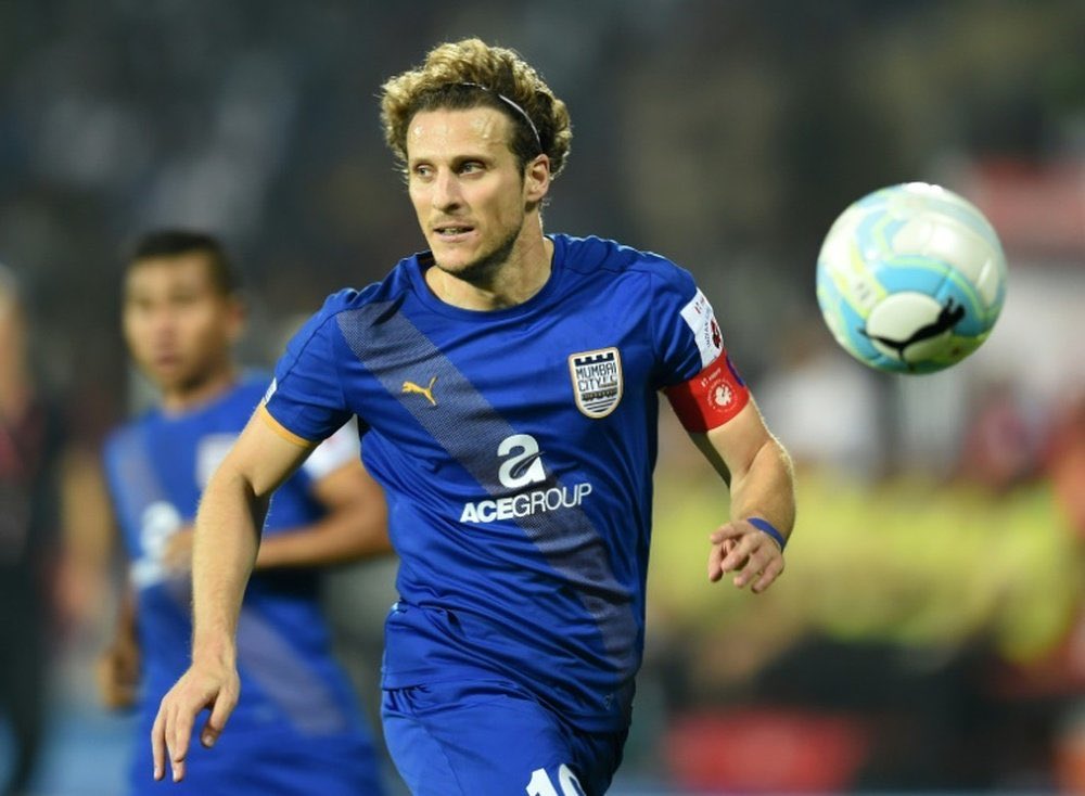var_nu's tweet photo. Diego Forlan🇺🇾- Kitchee SC🇭🇰

7 matches 5 goals in Hong Kong Premier League 2018 https://t.co/MlykBAg3eG