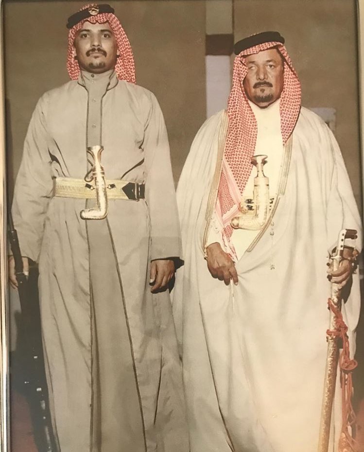 الشيخ :عبد المحسن بن حشر بن حميد
أمير الفوج الرابع
الشيخ :نايف بن عبد المحسن بن حميد
أمير الفوج الرابع
يرحمهم الله ويسكنهم فسيح جناته..