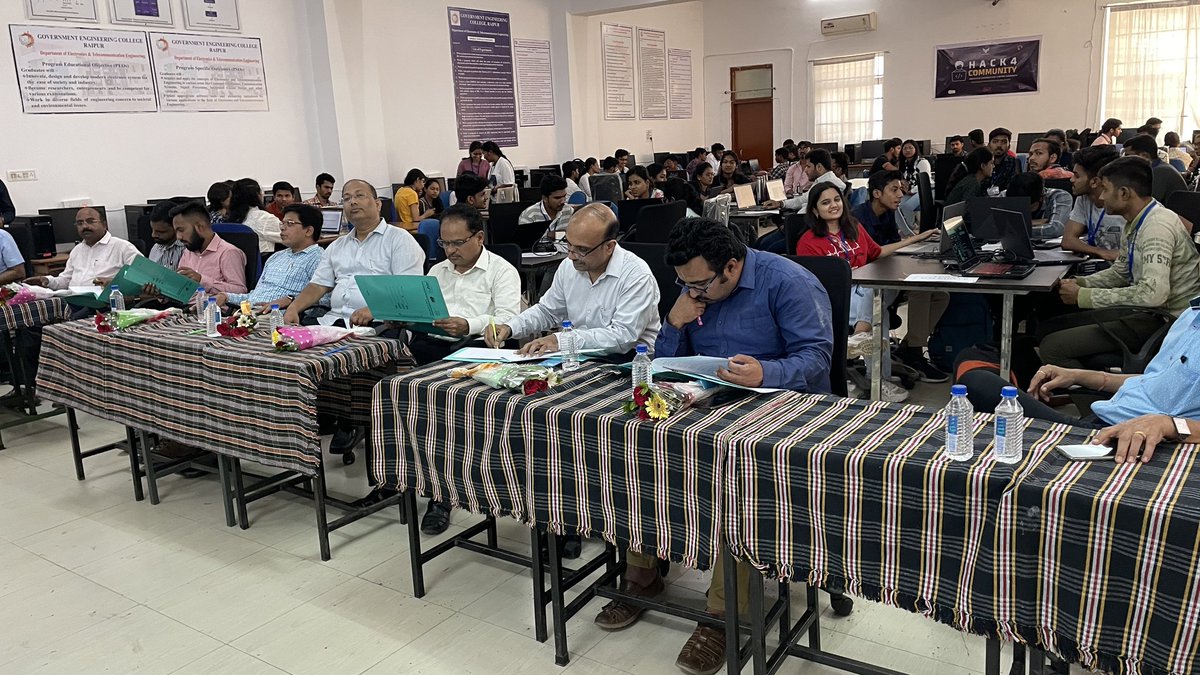 cfc_gecr's tweet photo. Glimpses of #HACK4COMMUNITY  conducted under the Techfest #AVESH'23 of #GECR .
It was a two day inter-college #hackathon in which we had jury members from IIIT-NR , NITRR , IIT-Bhilai , NIC Raipur . The participants were from UTD,Rungta and GECR.

#innovation #skill 
#programmers https://t.co/5MdEVgwUJC