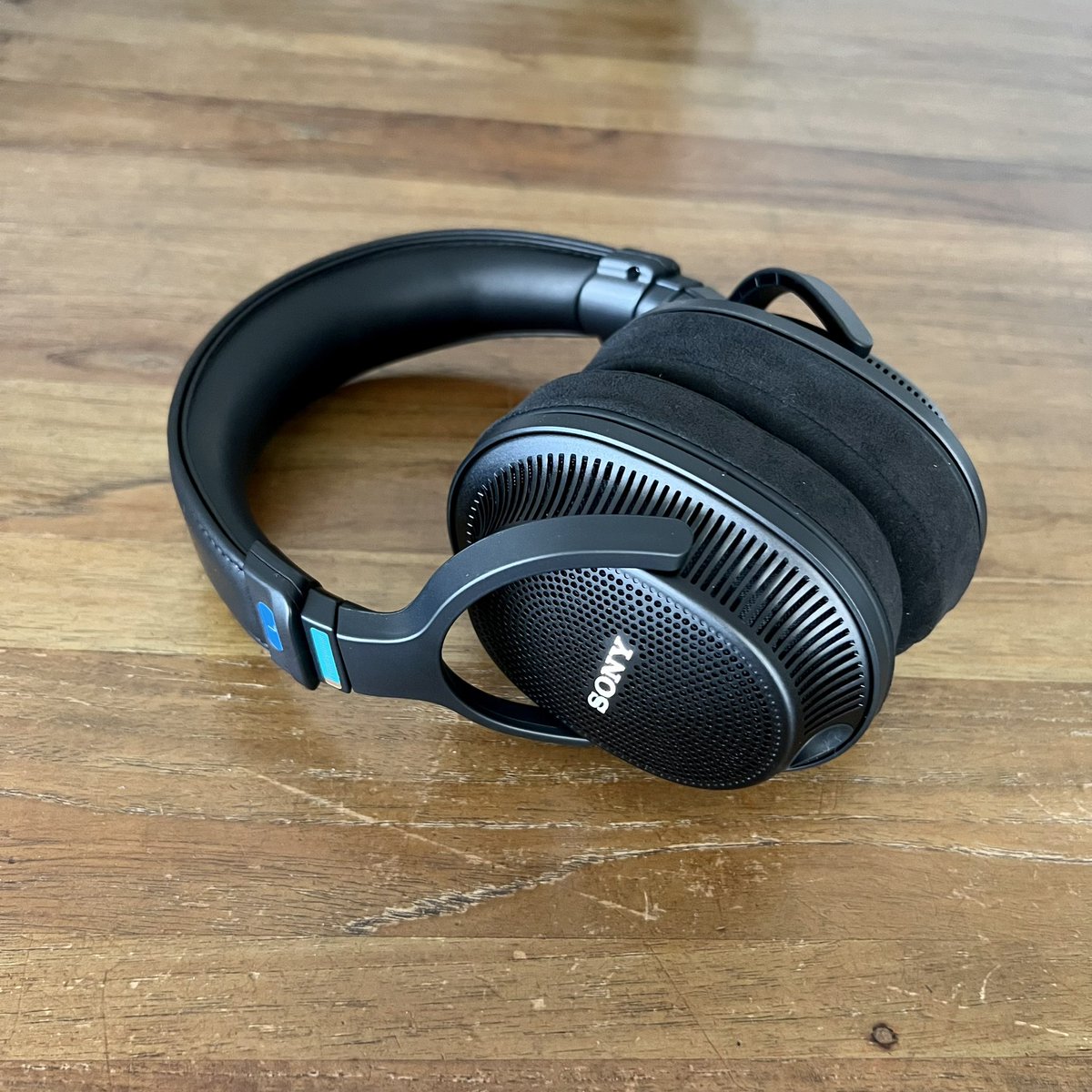 Jackall1970's tweet photo. SONY MDR-MV1、ソニーストアさんより届きました!休憩中に開封、ハイレゾ音源と360Reality Audio LIVEの宇多田ヒカルさんを聴く。とても幸せな音。
#sony #mdrmv1 #mdr_mv1 #360realityaudio #360realityaudiolive https://t.co/sPqC3Icj0J