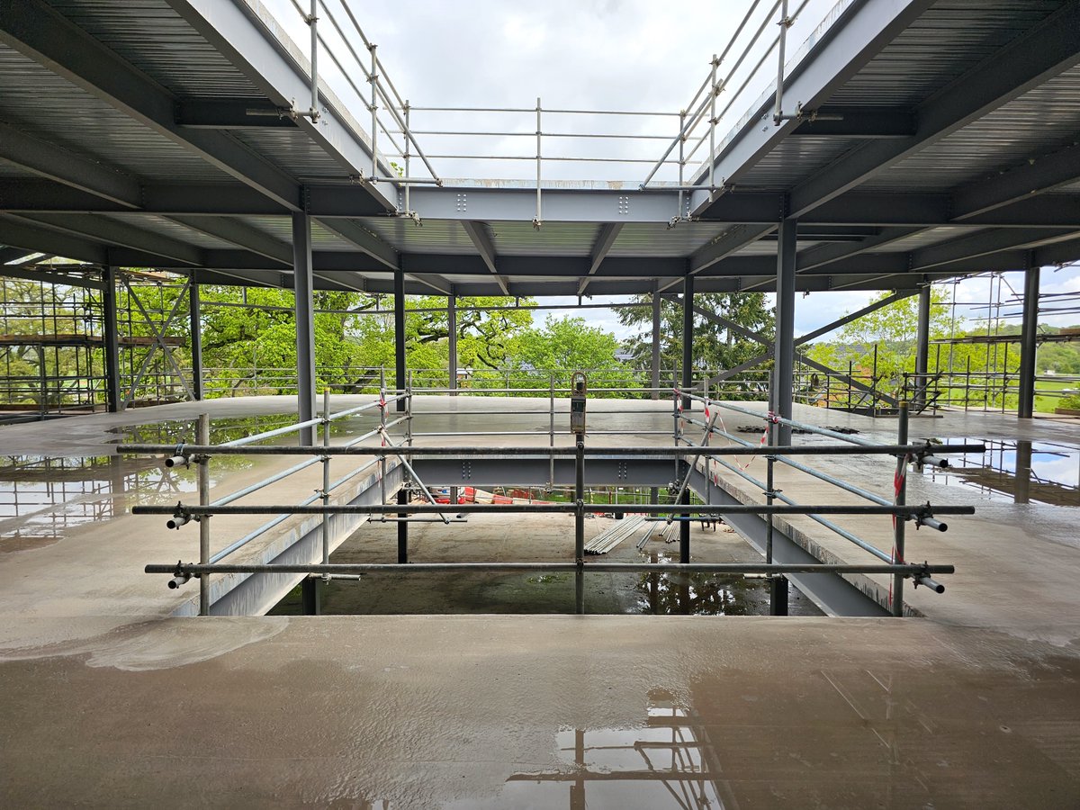 HalsallConstruc's tweet image. Concrete floors are finished at Hartputy Uni, with the central atrium now coming into form. 🌞
Next month, our site team will be working to complete the curtain walling and metsec external cladding. 🚧
#Construction #Progress #Milestone #Countryside #LearningHub #Universtity