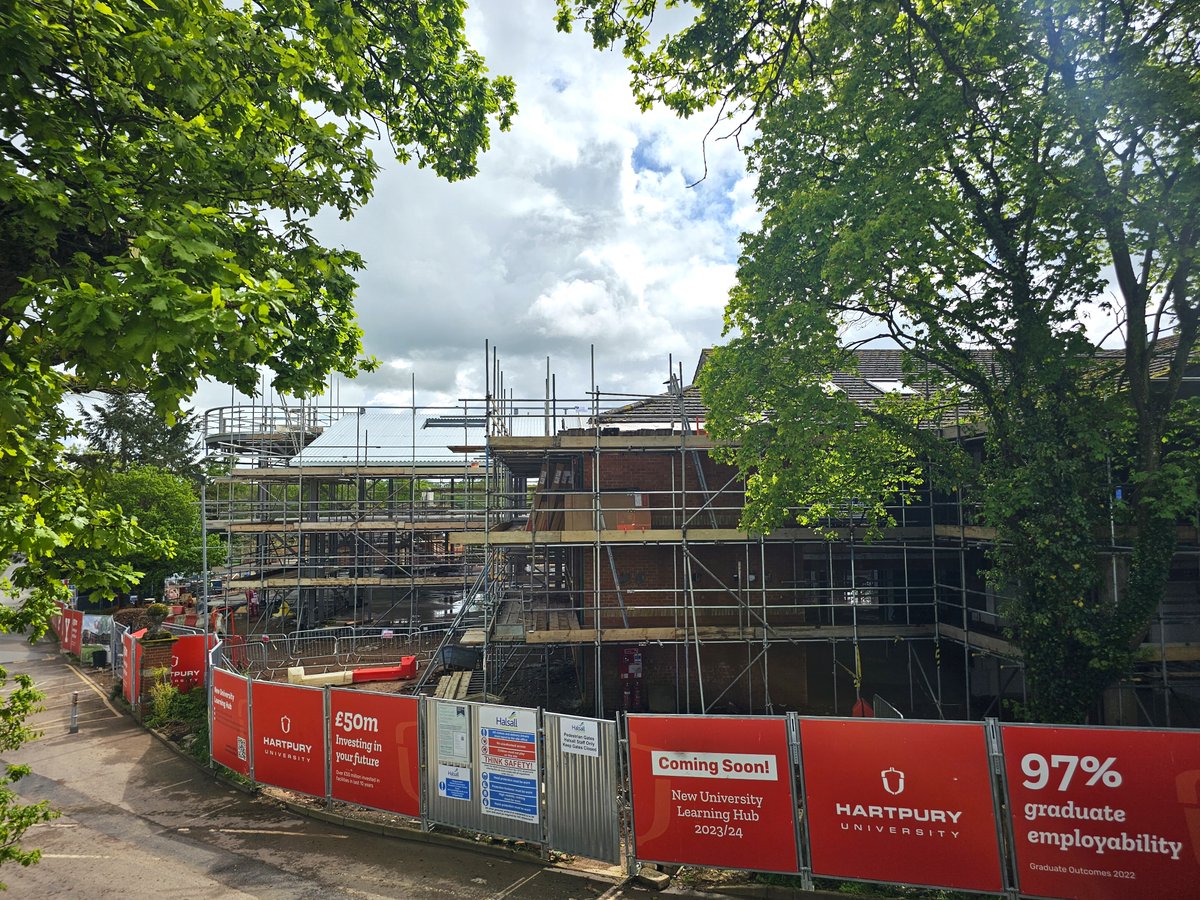 HalsallConstruc's tweet image. Concrete floors are finished at Hartputy Uni, with the central atrium now coming into form. 🌞
Next month, our site team will be working to complete the curtain walling and metsec external cladding. 🚧
#Construction #Progress #Milestone #Countryside #LearningHub #Universtity