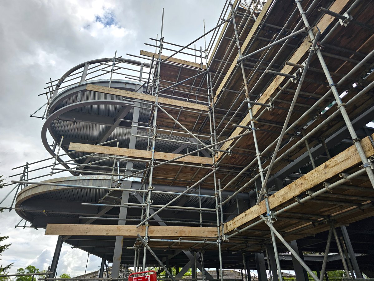 HalsallConstruc's tweet image. Concrete floors are finished at Hartputy Uni, with the central atrium now coming into form. 🌞
Next month, our site team will be working to complete the curtain walling and metsec external cladding. 🚧
#Construction #Progress #Milestone #Countryside #LearningHub #Universtity