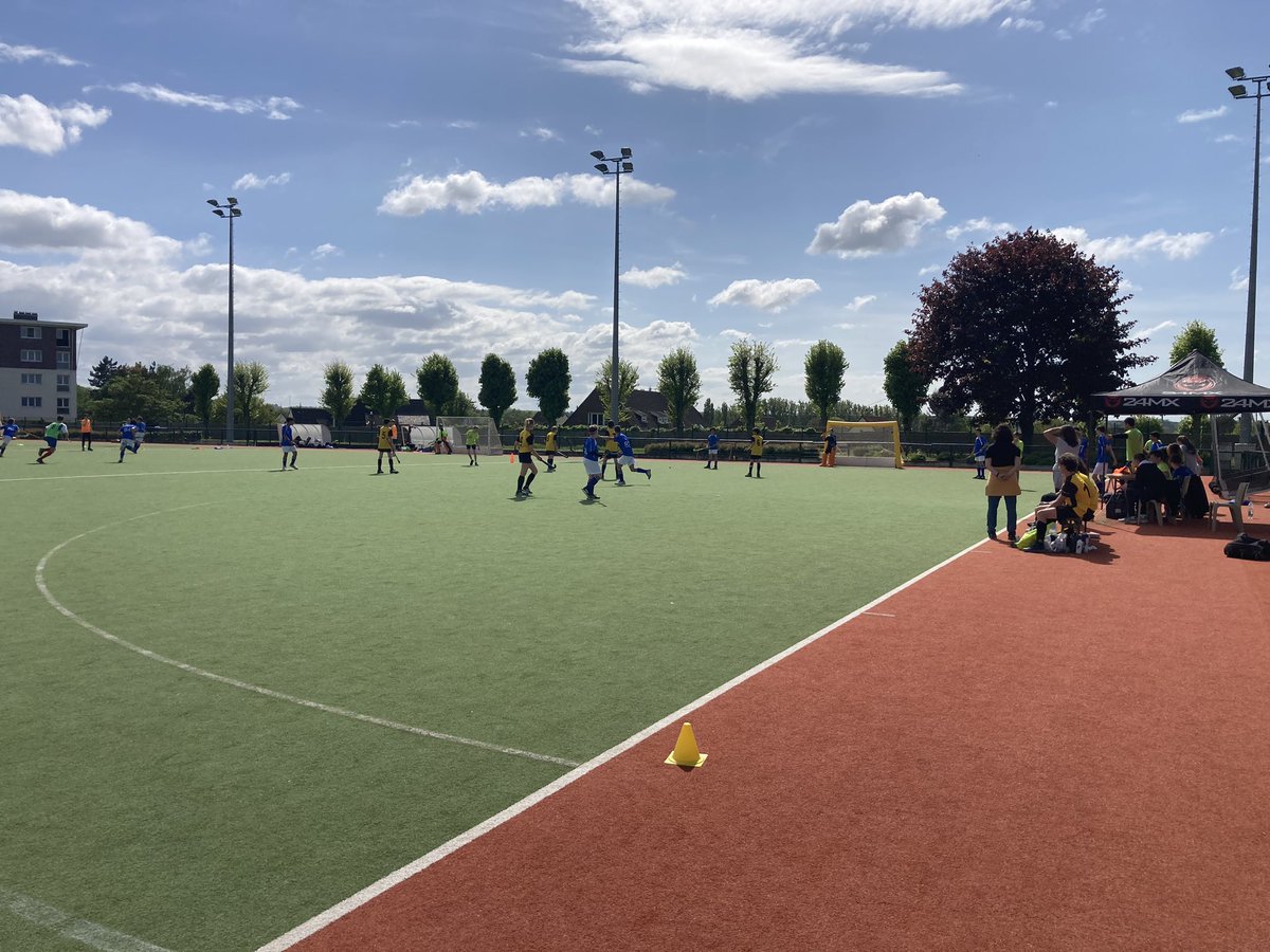 Championnat de France UNSS de Hockey sur gazon à Abbeville. Le 1er des 5 CF organisés dans l’académie cette année.
Encore une belle dynamique sportive scolaire sur notre territoire avec des enseignants investis pour le bien des élèves.
<a href="/hautsdefrance/">Région Hauts-de-France</a> <a href="/unss/">UNSS_National</a> <a href="/AcAmiens/">Académie d'Amiens</a>