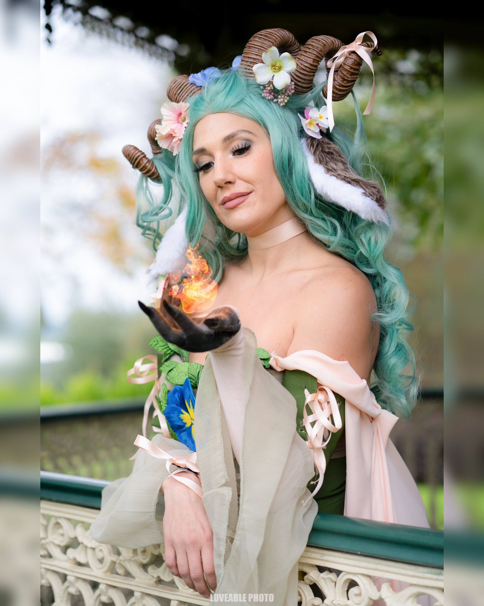 Hey Critters, Happy Thursday 

Fearne Calloway belongs to Ashley Johnson <a href="/CriticalRole/">Critical Role</a> 

🐐Cosplay made by me 
📸<a href="/Loveable_Simon/">guy incognito</a> 
#fearnecalloway #CriticalRoleCosplay