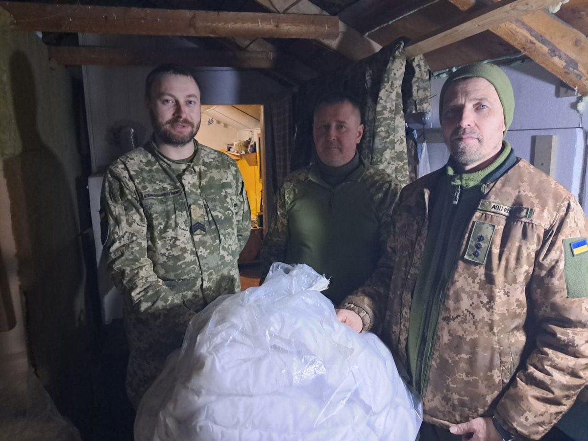 SamariaRF's tweet photo. Olemme saaneet Ukrainasta lukuisia kuvaterveisiä, joissa ihmiset kiittävät saamistaan lahjoitustavaroista ja avusta. Ihmiset kiittelevät lämpimistä peitoista, myös matot ovat löytäneet paikkansa. Onnellisia uusien kenkien saajia on kaiketi jo 8000.
https://t.co/vmagV04pXy https://t.co/fbGwmxdDTP