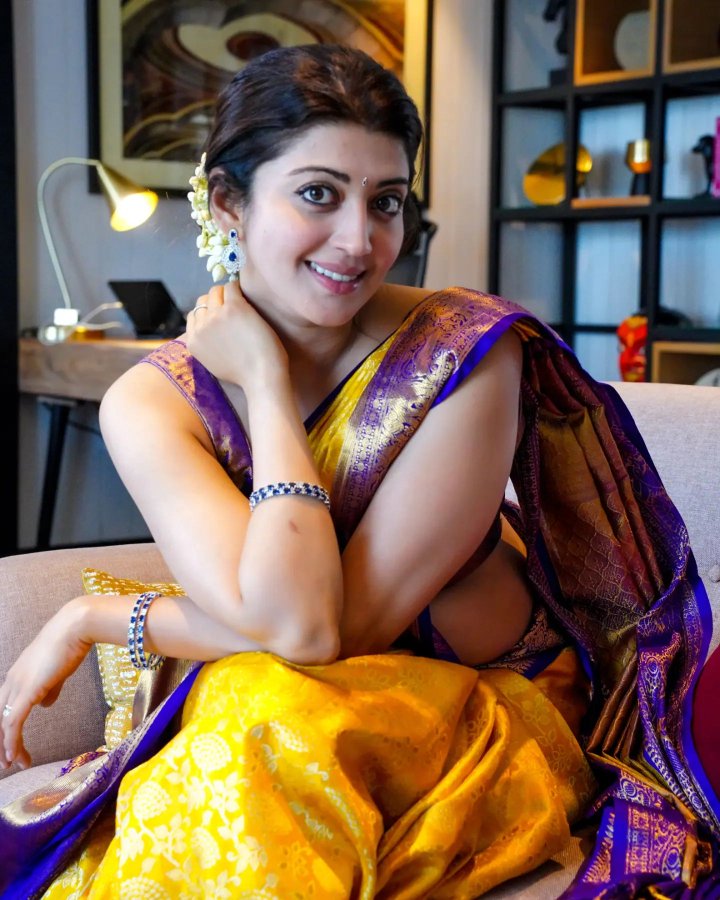 Fv6mJyEakAA_cYV?format=jpg&name=900x900