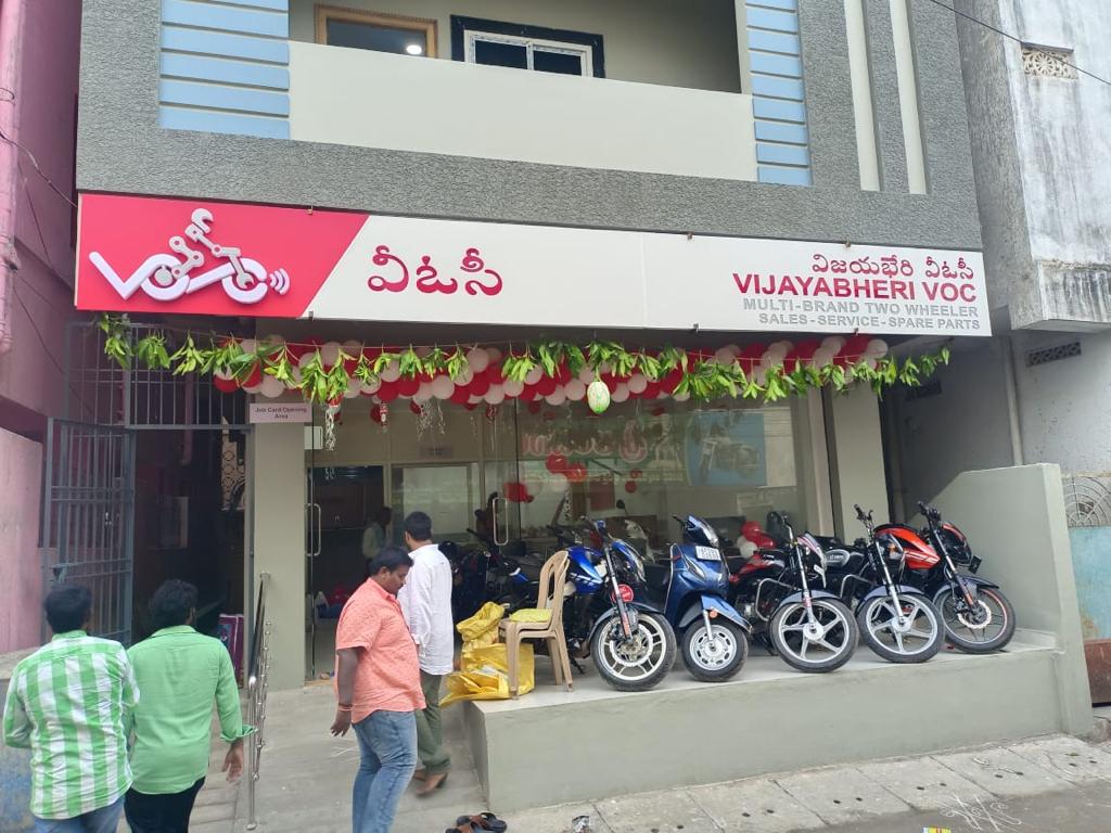 franchiseeindia's tweet photo. Heartiest Congratulations to @Vocautomotive India Pvt Ltd for the new retail outlet in Eluru, Andhra Pradesh
Address: Reliance Petrol Bunk, 22B-11-8, Powerpet, Road, VasanthMahal, Eluru, Andhra Pradesh 534002
#voc #vocautomotive #bikeservicebangalore #twowheelerservice #franchaise #spareparts #growyourbusiness #service #voiceofcostomer #bikeservicebangalore #onestopshop #OneStopService #BestbikeService #trustedpartners #Originalspareparts #GenuineParts #twowheelercare #dealership #servicecenterdealership #DealershipPackage #dealershipoffer #businessopportunity #businessopportunities