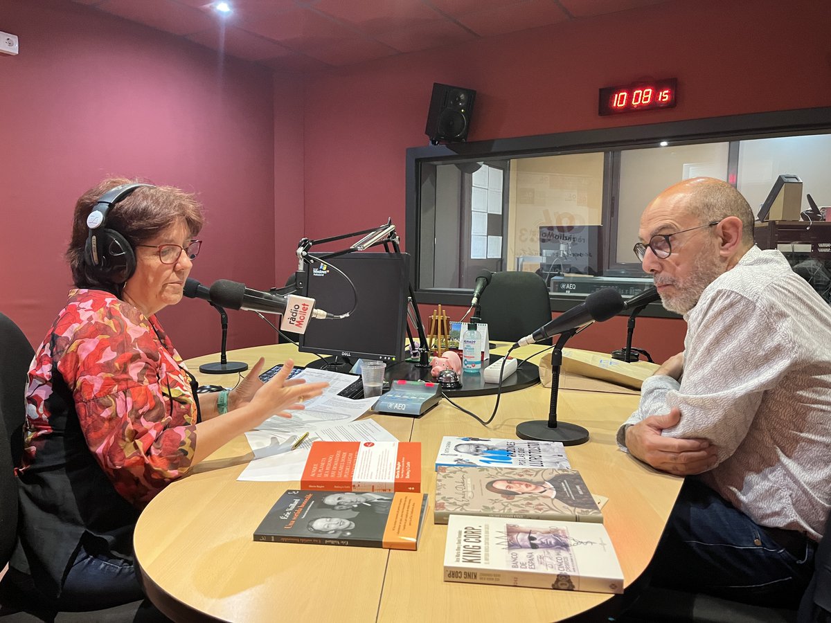 radiomollet963's tweet photo. Escolta el pòdcast https://t.co/alxJLkCVNr del #magazine Posa't les piles. Avui es commemora el Dia Internacional de la Fibromiàlgia i Síndrome de Fatiga Crònica @afimoic, els esports i Gats i gossos amb Cèlia Roig. Hem acabat amb la @llibrerialilla i les recomanacions literàries https://t.co/0at6EQiqsC