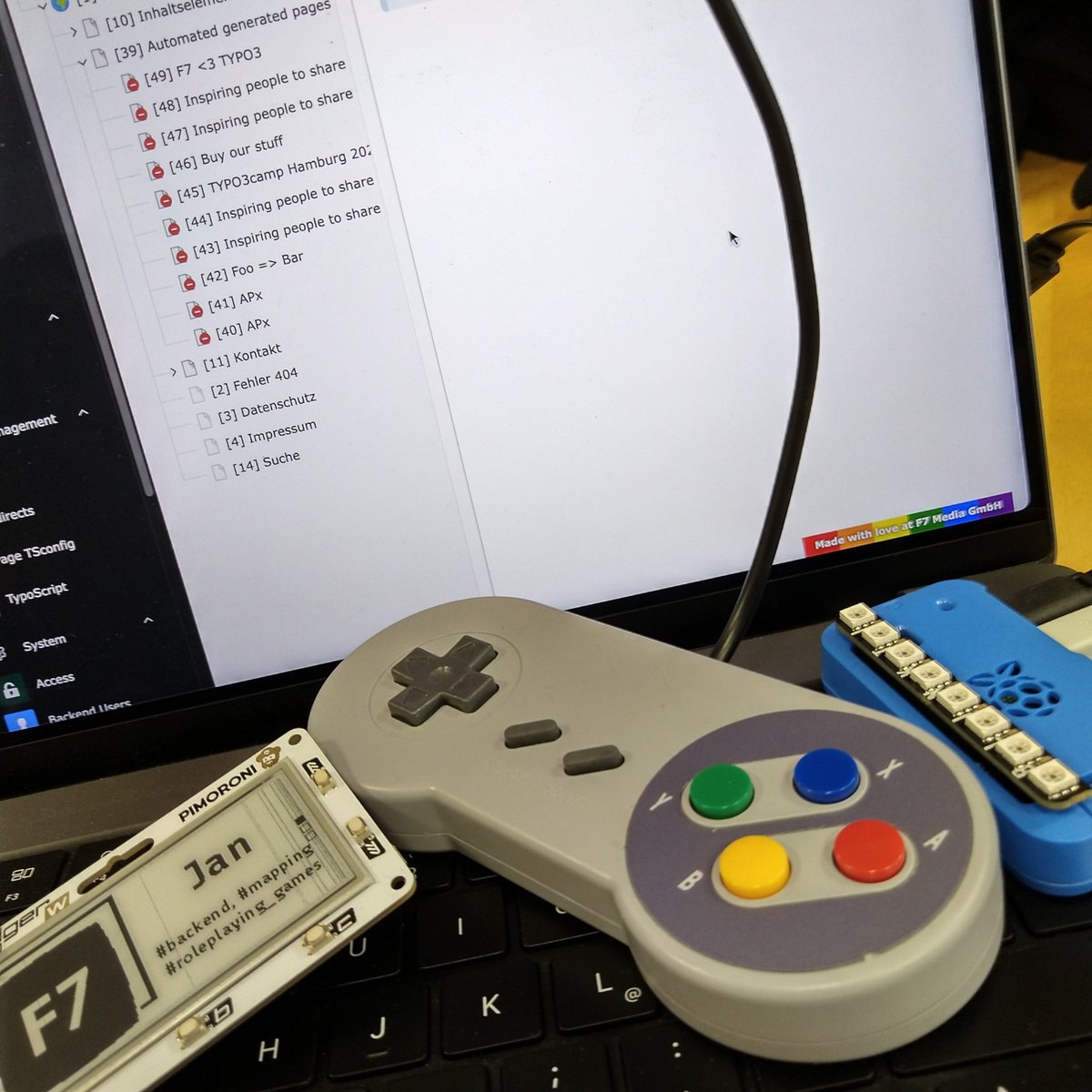 TYPO3-Camp in Hamburg! <a href="/buccaneer23/">Jan Storypunk</a> und David bereiten einen Vortrag zum Thema #reactions vor. Wen von euch treffen wir dort? #typo3 #t3chh 🕹️🤗