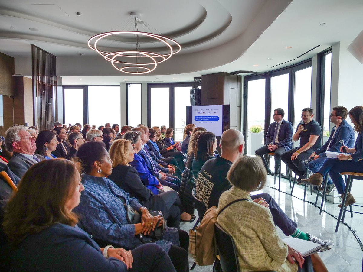 usaid_cep's tweet photo. 🙌 Ukraine presented its startup ecosystem and capabilities at the SelectUSA Investment Summit 2023, the main investment event in the United States. Three startups made it to the finals and Ukrainian startup #LetsData won the main prize!  

More details📷https://t.co/5CJ8B2xC2v https://t.co/Yf53ZW6poe