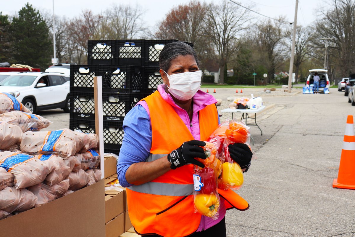 Gleaners is hosting drive-up food distributions per day Monday-Friday this week, while supplies lasts. Times and locations: bit.ly/3xaz0U1 Please share!

This institution is an equal opportunity provider.

#Gleaners #FoodBank #MobilePantry #FoodPantry #MetroDetroit