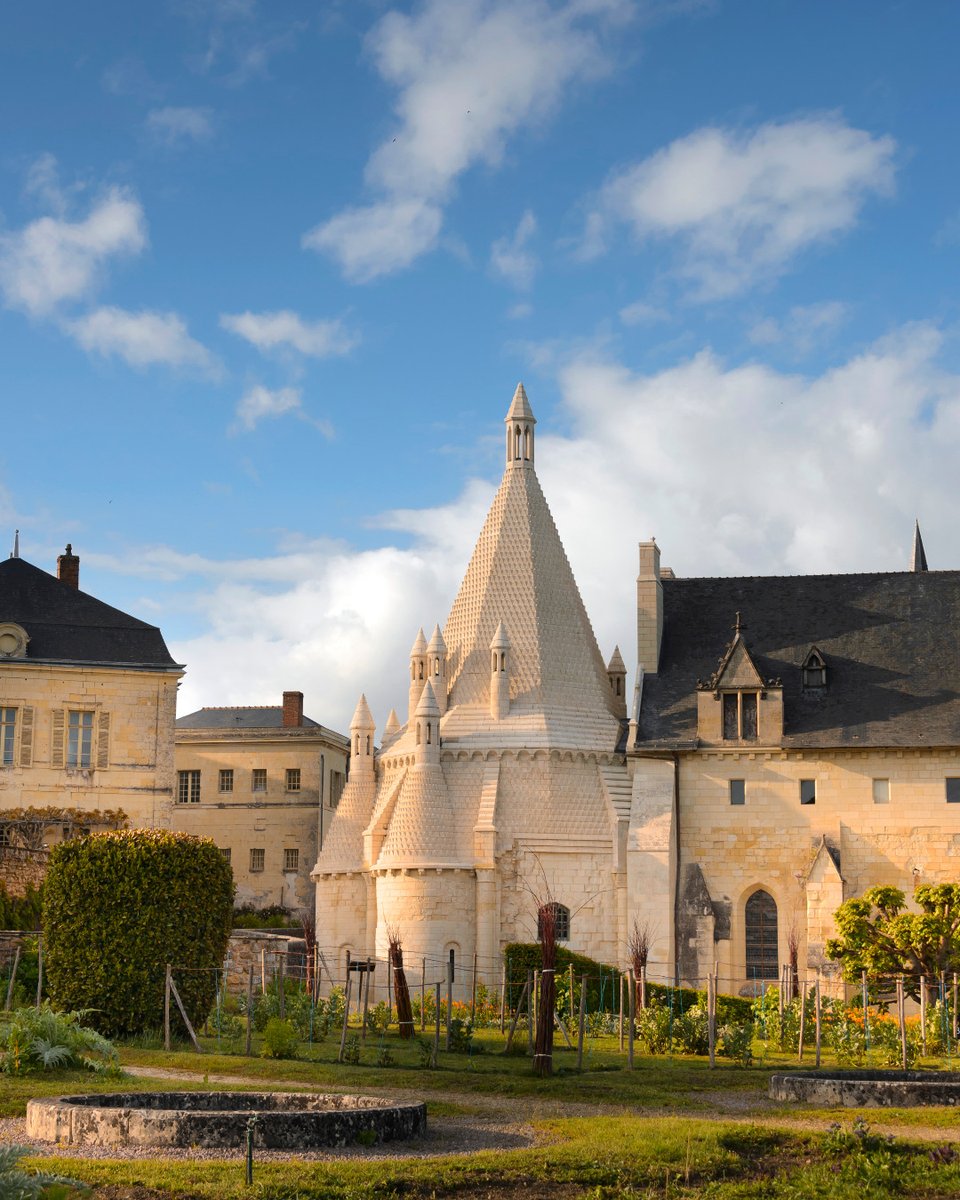 Abbaye royale de Fontevraud tweet media