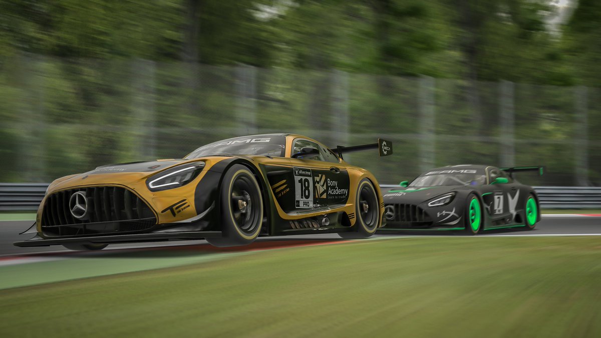 Mercedes-Benz <a href="/VirtualGPcz/">Virtual GP</a> navštívila chrám rychlosti v italské Monze  odkud <a href="/PradaLukas/">Lukáš Přáda</a> přivezl našemu týmu  premiérové vítězství🏆🇮🇹

Dojmy jezdců  a detaily průběhu závodu se dozvíte na našich webových stránkách.

#bonyacademy #coinfycryptotrading #all4sim #mecasimhardware