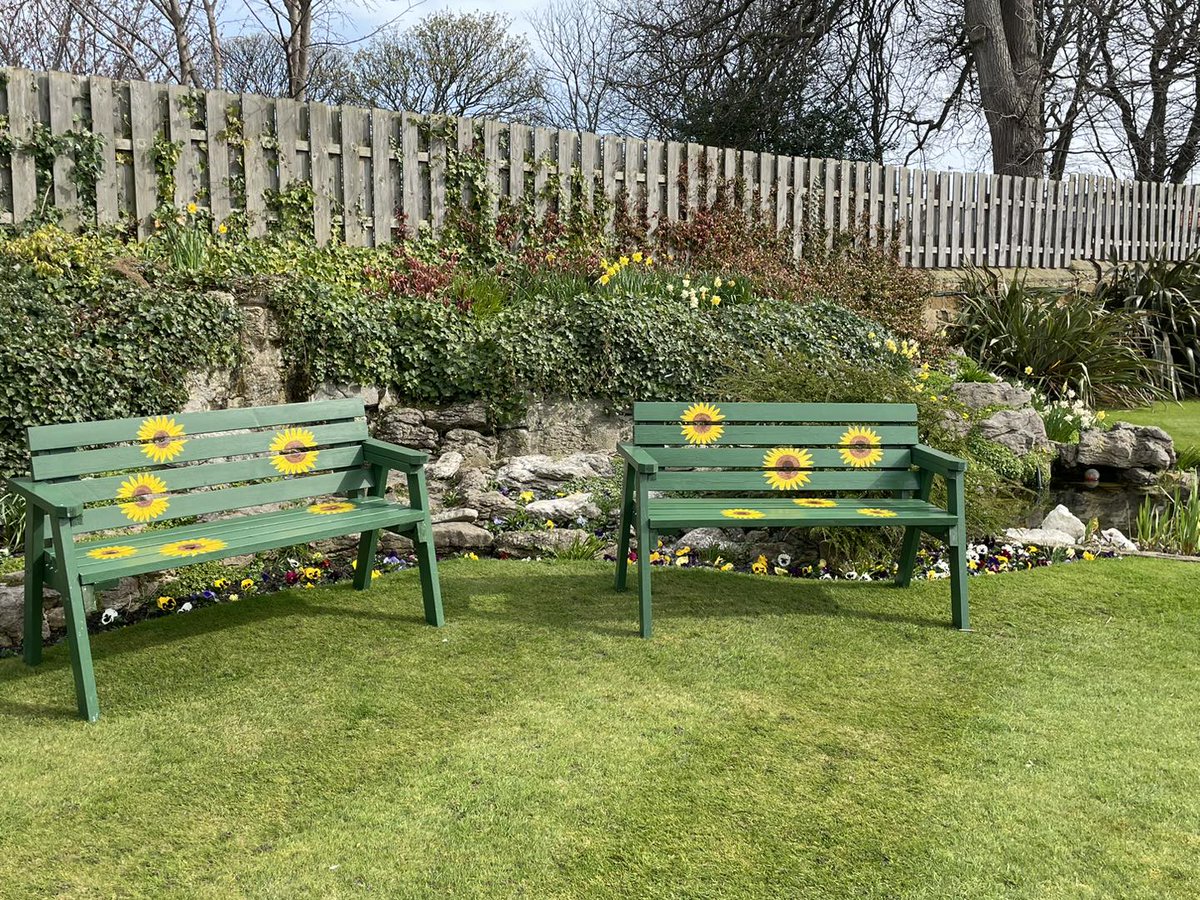 YorkshireRacing's tweet photo. Everyone experiences anxiety sometimes. #ToHelpAnxiety, find a sunflower bench, located at all Yorkshire's racecourses #MHAW

@Racingwelfare @Beverley_Races @CatterickRaces @DoncasterRaces @ponteraces @Redcarracing @RiponRaces @ThirskRaces @WetherbyRaces @yorkracecourse https://t.co/aKB1ngeWvZ